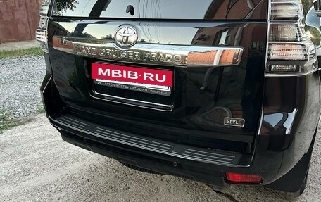 Toyota Land Cruiser Prado 150 рестайлинг 2, 2017 год, 3 899 000 рублей, 6 фотография