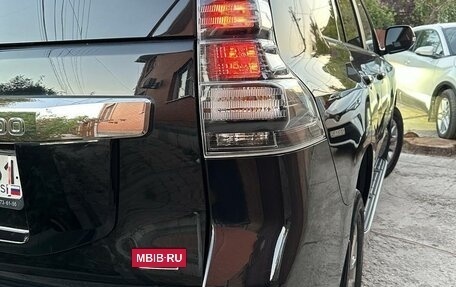 Toyota Land Cruiser Prado 150 рестайлинг 2, 2017 год, 3 899 000 рублей, 7 фотография