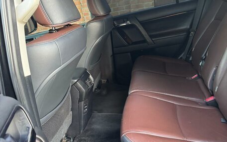 Toyota Land Cruiser Prado 150 рестайлинг 2, 2017 год, 3 899 000 рублей, 22 фотография