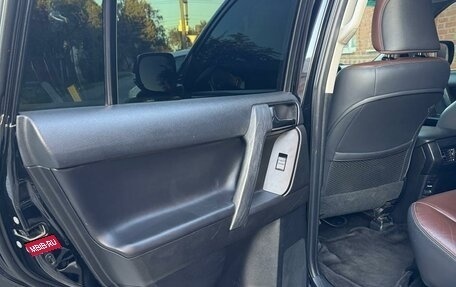 Toyota Land Cruiser Prado 150 рестайлинг 2, 2017 год, 3 899 000 рублей, 26 фотография