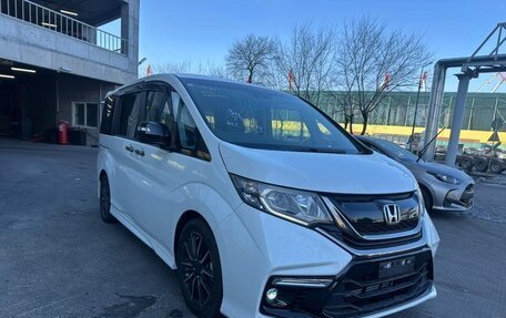 Honda Stepwgn IV, 2017 год, 1 970 000 рублей, 4 фотография
