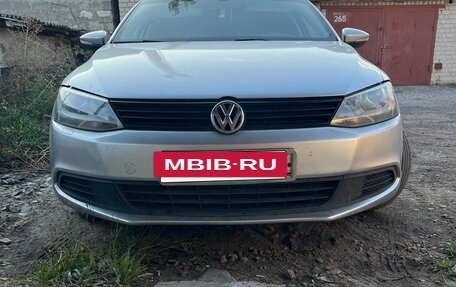 Volkswagen Jetta VI, 2013 год, 980 000 рублей, 2 фотография