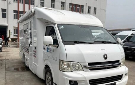 Toyota HiAce H200, 2017 год, 3 470 700 рублей, 2 фотография