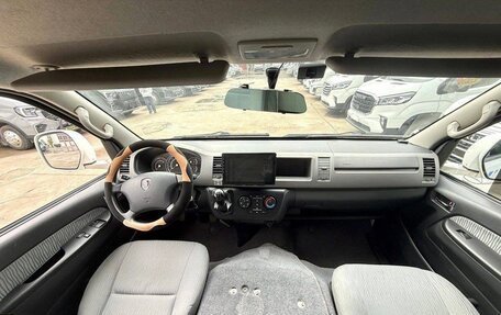 Toyota HiAce H200, 2017 год, 3 470 700 рублей, 4 фотография