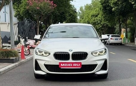 BMW 1 серия, 2023 год, 1 450 000 рублей, 2 фотография