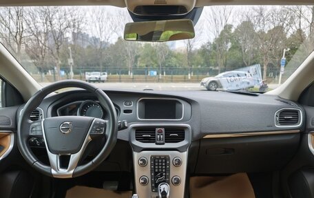 Volvo V40 II рестайлинг, 2016 год, 1 040 000 рублей, 7 фотография