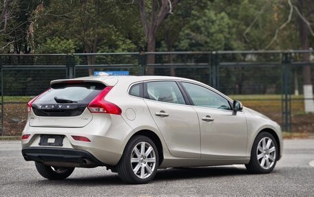 Volvo V40 II рестайлинг, 2016 год, 1 040 000 рублей, 3 фотография