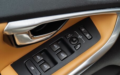 Volvo V40 II рестайлинг, 2016 год, 1 040 000 рублей, 12 фотография