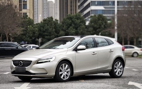 Volvo V40 II рестайлинг, 2016 год, 1 040 000 рублей, 1 фотография