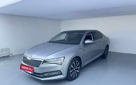 Skoda Superb III рестайлинг, 2022 год, 1 685 444 рублей, 2 фотография
