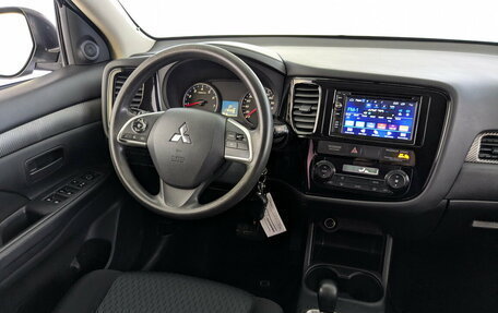 Mitsubishi Outlander III рестайлинг 3, 2015 год, 1 450 000 рублей, 24 фотография