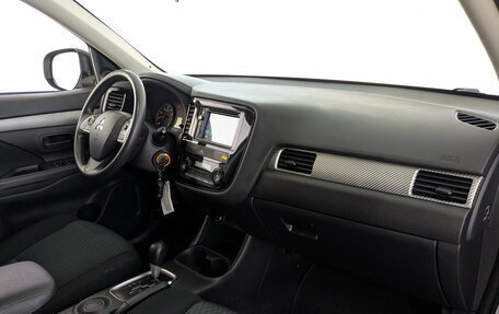 Mitsubishi Outlander III рестайлинг 3, 2015 год, 1 450 000 рублей, 19 фотография