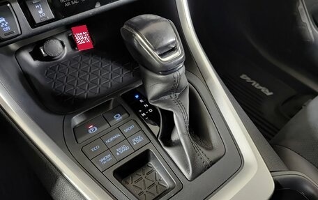 Toyota RAV4, 2021 год, 3 100 000 рублей, 24 фотография