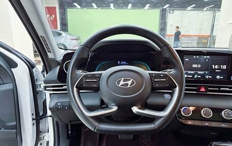 Hyundai Elantra, 2023 год, 1 680 000 рублей, 11 фотография