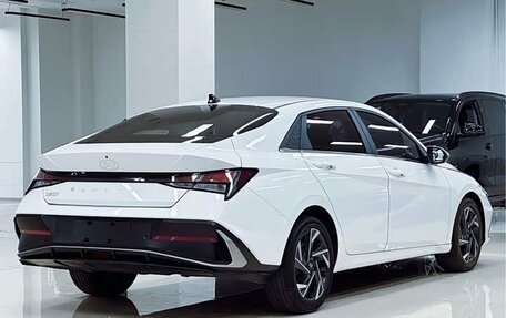 Hyundai Elantra, 2023 год, 1 680 000 рублей, 4 фотография