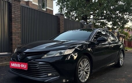 Toyota Camry, 2018 год, 3 000 000 рублей, 2 фотография