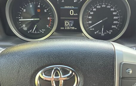 Toyota Land Cruiser 200, 2015 год, 5 150 000 рублей, 17 фотография