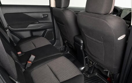 Mitsubishi Outlander III рестайлинг 3, 2014 год, 1 600 000 рублей, 14 фотография