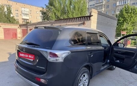 Mitsubishi Outlander III рестайлинг 3, 2014 год, 1 600 000 рублей, 5 фотография