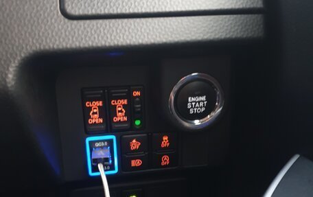 Toyota Roomy I, 2019 год, 1 000 000 рублей, 6 фотография