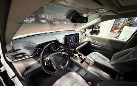 Toyota Sienna, 2021 год, 4 000 000 рублей, 3 фотография