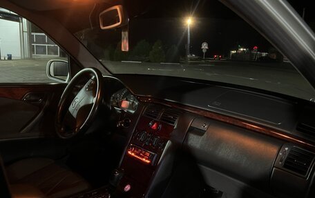 Mercedes-Benz E-Класс, 2000 год, 420 000 рублей, 12 фотография