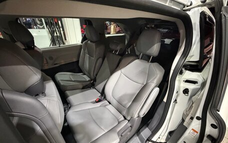 Toyota Sienna, 2021 год, 4 000 000 рублей, 6 фотография