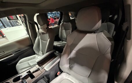 Toyota Sienna, 2021 год, 4 000 000 рублей, 4 фотография