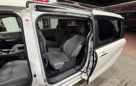 Toyota Sienna, 2021 год, 4 000 000 рублей, 5 фотография