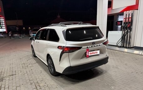 Toyota Sienna, 2021 год, 4 000 000 рублей, 2 фотография