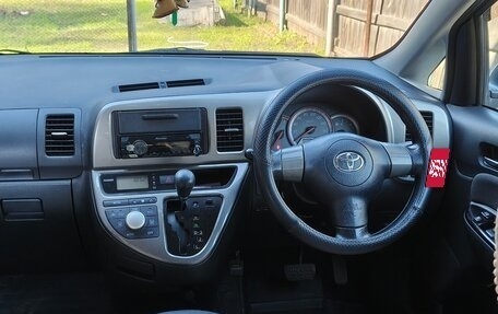 Toyota Wish II, 2004 год, 935 000 рублей, 15 фотография