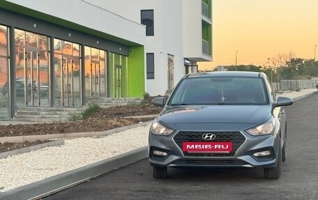 Hyundai Solaris II рестайлинг, 2017 год, 1 350 000 рублей, 2 фотография