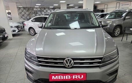 Volkswagen Tiguan II, 2018 год, 1 799 000 рублей, 2 фотография