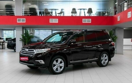 Toyota Highlander III, 2012 год, 1 890 000 рублей, 1 фотография