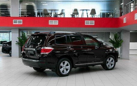 Toyota Highlander III, 2012 год, 1 890 000 рублей, 2 фотография