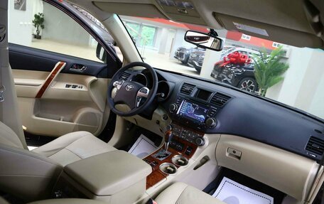 Toyota Highlander III, 2012 год, 1 890 000 рублей, 5 фотография