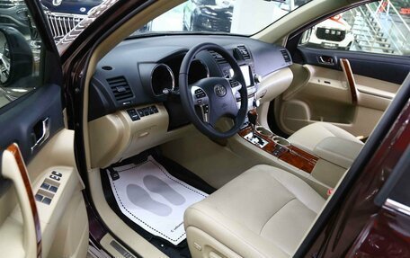Toyota Highlander III, 2012 год, 1 890 000 рублей, 8 фотография