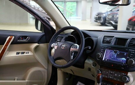 Toyota Highlander III, 2012 год, 1 890 000 рублей, 10 фотография
