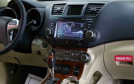 Toyota Highlander III, 2012 год, 1 890 000 рублей, 12 фотография