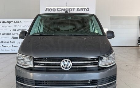 Volkswagen Multivan T6 рестайлинг, 2018 год, 3 990 000 рублей, 2 фотография