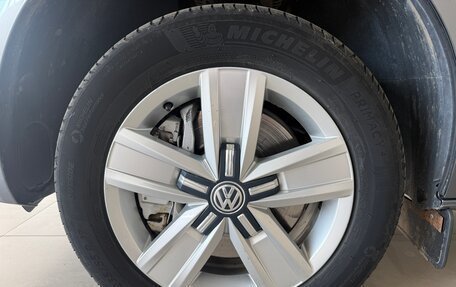 Volkswagen Multivan T6 рестайлинг, 2018 год, 3 990 000 рублей, 12 фотография
