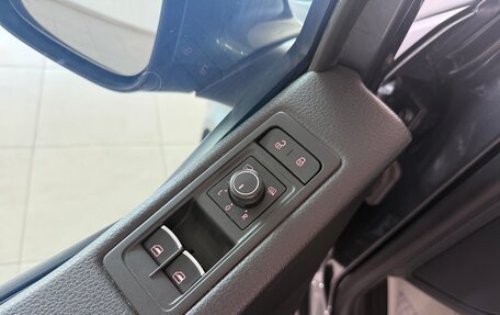 Volkswagen Multivan T6 рестайлинг, 2018 год, 3 990 000 рублей, 13 фотография
