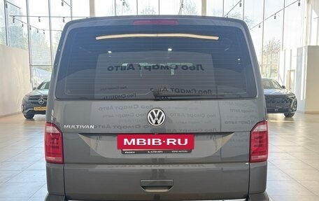 Volkswagen Multivan T6 рестайлинг, 2018 год, 3 990 000 рублей, 6 фотография
