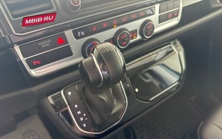 Volkswagen Multivan T6 рестайлинг, 2018 год, 3 990 000 рублей, 17 фотография