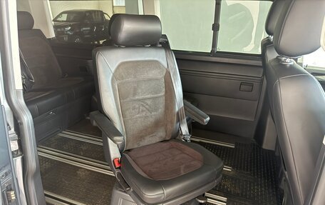 Volkswagen Multivan T6 рестайлинг, 2018 год, 3 990 000 рублей, 24 фотография