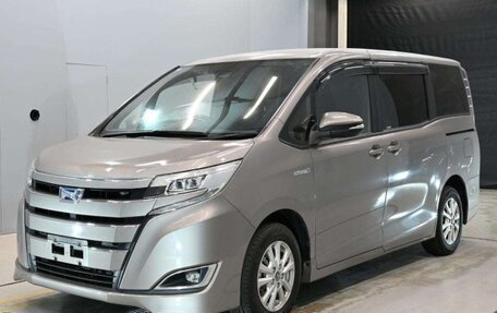 Toyota Noah III, 2017 год, 1 625 000 рублей, 1 фотография