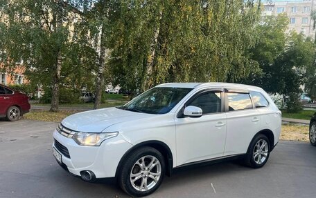 Mitsubishi Outlander III рестайлинг 3, 2014 год, 1 400 000 рублей, 1 фотография
