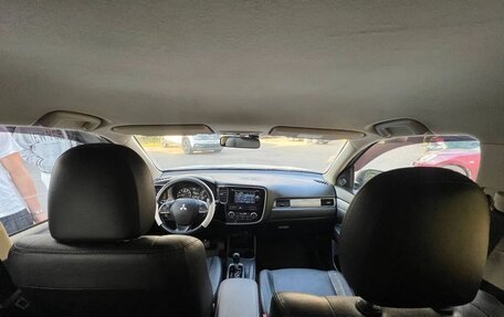 Mitsubishi Outlander III рестайлинг 3, 2014 год, 1 400 000 рублей, 3 фотография