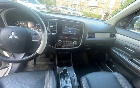 Mitsubishi Outlander III рестайлинг 3, 2014 год, 1 400 000 рублей, 6 фотография