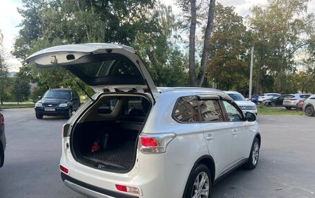 Mitsubishi Outlander III рестайлинг 3, 2014 год, 1 400 000 рублей, 9 фотография